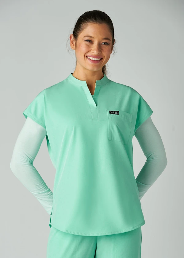 Barco One Performance Knit Barco One Victory 2 Zip-Pocket V-Neck Straight Hem Top